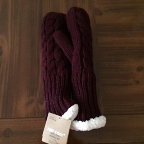 JUST COZY MITTENS.  ONE SIZE FITS.  COLOR:  BURGUNDY/WINE RED - Picture 1 of 2